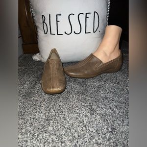 The Sesto Meucci Brilla perforated slip-on shoes in distressed taupe leather Sz6